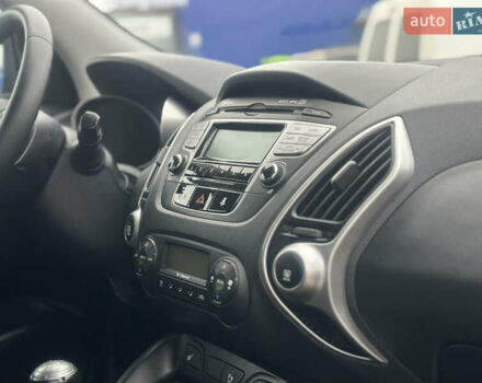 Серый Хендай их35, объемом двигателя 2 л и пробегом 170 тыс. км за 11700 $, фото 23 на Automoto.ua