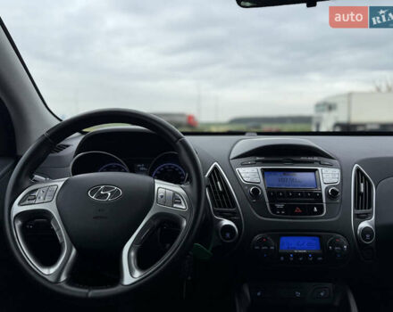 Сірий Хендай іх35, об'ємом двигуна 1.7 л та пробігом 235 тис. км за 11499 $, фото 31 на Automoto.ua