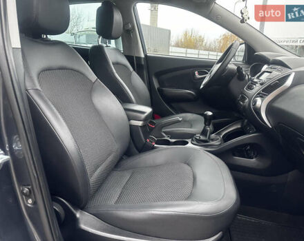 Серый Хендай их35, объемом двигателя 2 л и пробегом 170 тыс. км за 11700 $, фото 18 на Automoto.ua