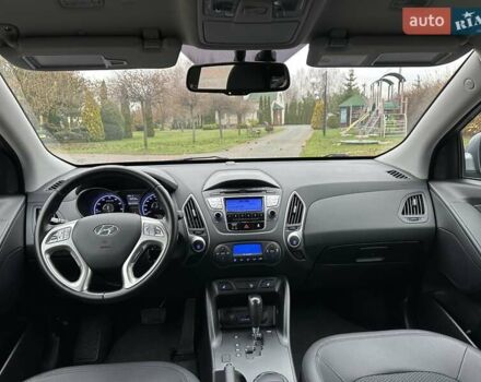 Серый Хендай их35, объемом двигателя 2 л и пробегом 107 тыс. км за 15900 $, фото 19 на Automoto.ua