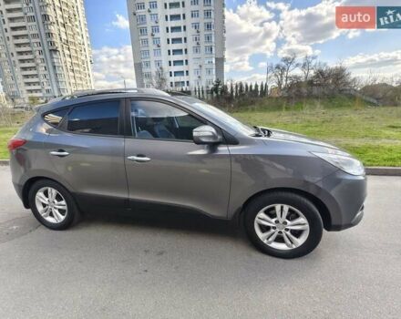 Серый Хендай их35, объемом двигателя 2 л и пробегом 187 тыс. км за 12900 $, фото 26 на Automoto.ua