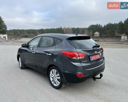 Серый Хендай их35, объемом двигателя 2 л и пробегом 200 тыс. км за 12900 $, фото 5 на Automoto.ua