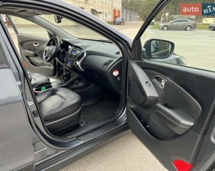 Серый Хендай их35, объемом двигателя 2 л и пробегом 200 тыс. км за 12900 $, фото 66 на Automoto.ua