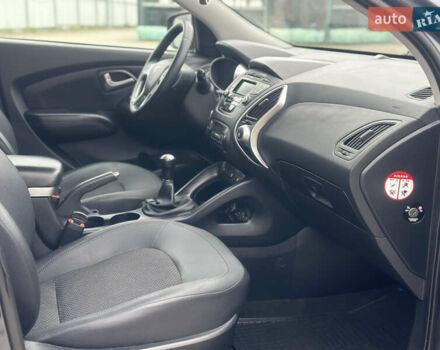 Серый Хендай их35, объемом двигателя 2 л и пробегом 170 тыс. км за 11700 $, фото 22 на Automoto.ua