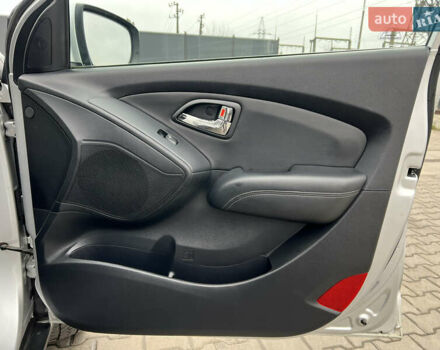 Серый Хендай их35, объемом двигателя 2 л и пробегом 240 тыс. км за 11500 $, фото 44 на Automoto.ua