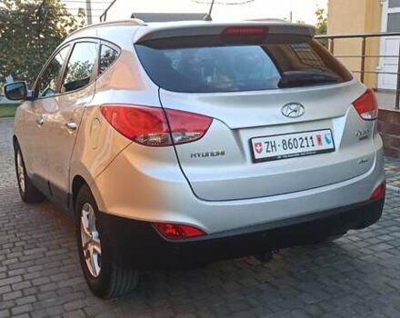 Серый Хендай их35, объемом двигателя 2 л и пробегом 248 тыс. км за 13200 $, фото 10 на Automoto.ua