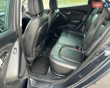 Серый Хендай их35, объемом двигателя 2 л и пробегом 200 тыс. км за 12900 $, фото 82 на Automoto.ua