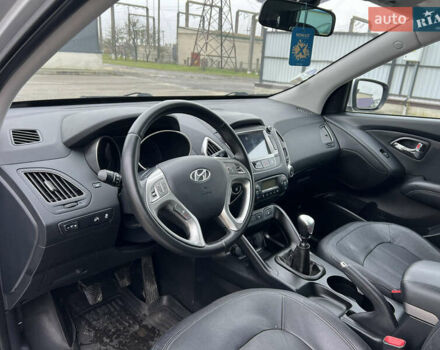 Серый Хендай их35, объемом двигателя 2 л и пробегом 240 тыс. км за 11500 $, фото 29 на Automoto.ua