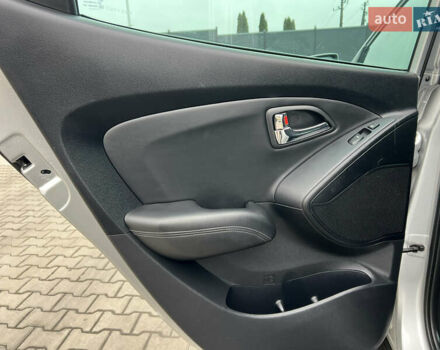 Серый Хендай их35, объемом двигателя 2 л и пробегом 240 тыс. км за 11500 $, фото 49 на Automoto.ua