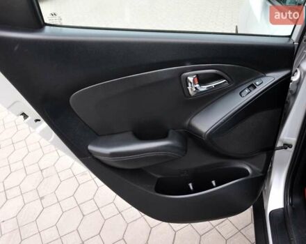 Серый Хендай их35, объемом двигателя 2 л и пробегом 267 тыс. км за 8999 $, фото 19 на Automoto.ua