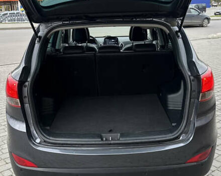 Серый Хендай их35, объемом двигателя 2 л и пробегом 245 тыс. км за 13500 $, фото 32 на Automoto.ua