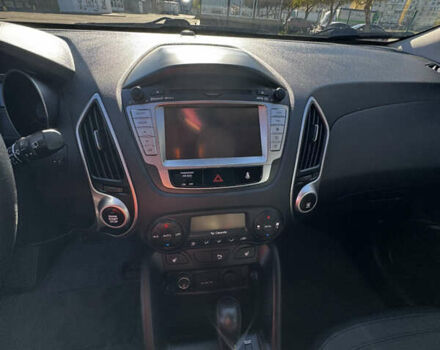 Серый Хендай их35, объемом двигателя 2 л и пробегом 229 тыс. км за 13500 $, фото 27 на Automoto.ua