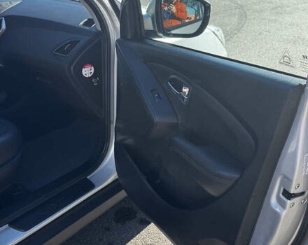 Серый Хендай их35, объемом двигателя 2 л и пробегом 229 тыс. км за 13500 $, фото 23 на Automoto.ua