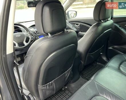 Серый Хендай их35, объемом двигателя 2 л и пробегом 200 тыс. км за 12900 $, фото 85 на Automoto.ua