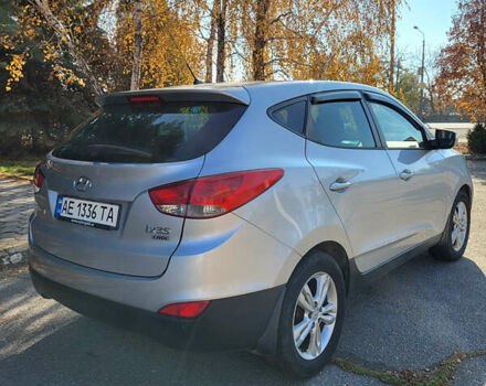 Серый Хендай их35, объемом двигателя 2 л и пробегом 264 тыс. км за 11700 $, фото 11 на Automoto.ua