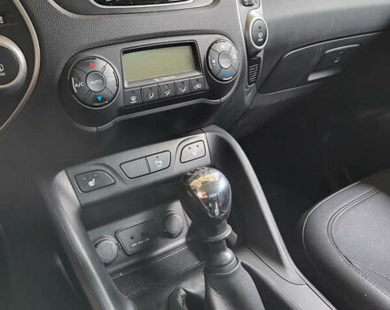 Серый Хендай их35, объемом двигателя 2 л и пробегом 264 тыс. км за 11700 $, фото 31 на Automoto.ua