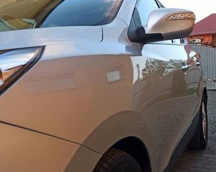 Серый Хендай их35, объемом двигателя 2 л и пробегом 248 тыс. км за 13200 $, фото 1 на Automoto.ua