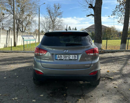 Серый Хендай их35, объемом двигателя 2 л и пробегом 237 тыс. км за 10900 $, фото 4 на Automoto.ua