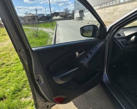 Серый Хендай их35, объемом двигателя 2 л и пробегом 187 тыс. км за 12900 $, фото 36 на Automoto.ua