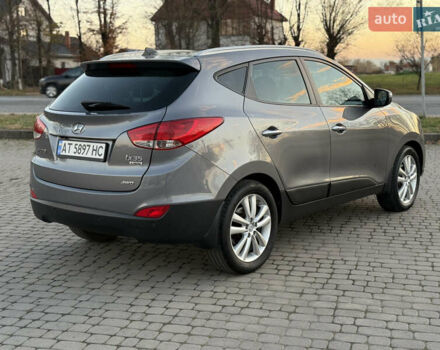 Сірий Хендай іх35, об'ємом двигуна 2 л та пробігом 262 тис. км за 13400 $, фото 5 на Automoto.ua