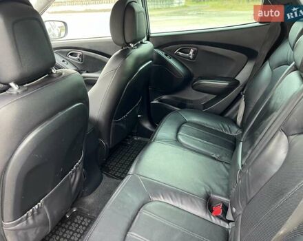 Серый Хендай их35, объемом двигателя 2 л и пробегом 200 тыс. км за 12900 $, фото 83 на Automoto.ua