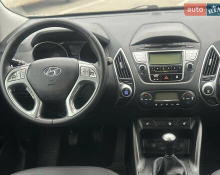 Серый Хендай их35, объемом двигателя 2 л и пробегом 170 тыс. км за 11700 $, фото 33 на Automoto.ua