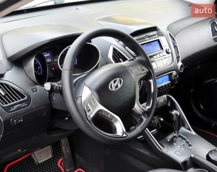 Серый Хендай их35, объемом двигателя 2 л и пробегом 267 тыс. км за 8999 $, фото 17 на Automoto.ua