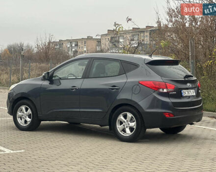 Серый Хендай их35, объемом двигателя 2 л и пробегом 170 тыс. км за 11700 $, фото 6 на Automoto.ua