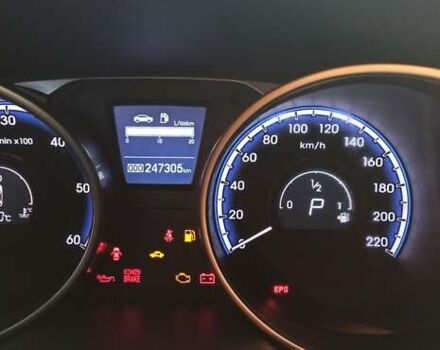 Серый Хендай их35, объемом двигателя 2 л и пробегом 248 тыс. км за 13200 $, фото 16 на Automoto.ua