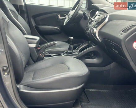 Серый Хендай их35, объемом двигателя 2 л и пробегом 170 тыс. км за 11700 $, фото 19 на Automoto.ua