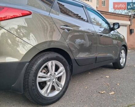 Серый Хендай их35, объемом двигателя 2 л и пробегом 101 тыс. км за 12700 $, фото 13 на Automoto.ua