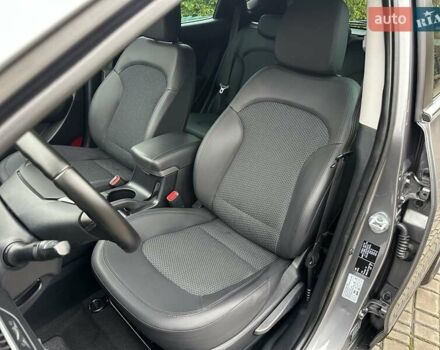 Серый Хендай их35, объемом двигателя 2 л и пробегом 107 тыс. км за 15900 $, фото 15 на Automoto.ua