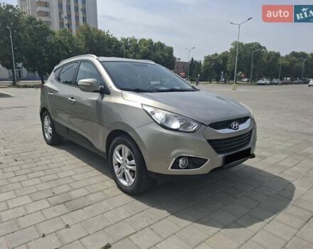 Серый Хендай их35, объемом двигателя 2 л и пробегом 193 тыс. км за 10999 $, фото 8 на Automoto.ua