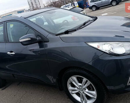 Серый Хендай их35, объемом двигателя 2 л и пробегом 238 тыс. км за 10000 $, фото 2 на Automoto.ua