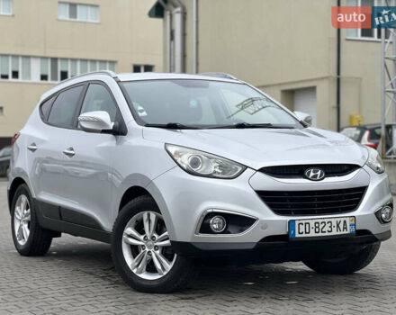 Серый Хендай их35, объемом двигателя 2 л и пробегом 240 тыс. км за 11500 $, фото 3 на Automoto.ua