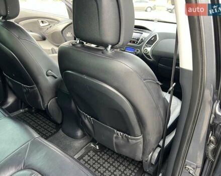 Серый Хендай их35, объемом двигателя 2 л и пробегом 200 тыс. км за 12900 $, фото 77 на Automoto.ua