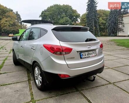 Серый Хендай их35, объемом двигателя 2 л и пробегом 230 тыс. км за 11500 $, фото 4 на Automoto.ua
