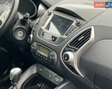 Серый Хендай их35, объемом двигателя 2 л и пробегом 240 тыс. км за 11500 $, фото 27 на Automoto.ua