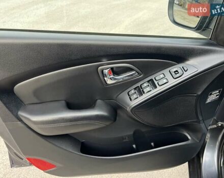 Серый Хендай их35, объемом двигателя 2 л и пробегом 200 тыс. км за 12900 $, фото 49 на Automoto.ua