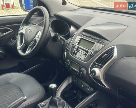 Серый Хендай их35, объемом двигателя 2 л и пробегом 170 тыс. км за 11700 $, фото 20 на Automoto.ua