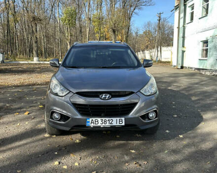 Серый Хендай их35, объемом двигателя 2 л и пробегом 237 тыс. км за 10900 $, фото 1 на Automoto.ua