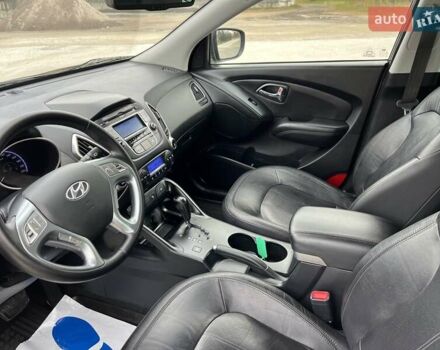 Серый Хендай их35, объемом двигателя 2 л и пробегом 200 тыс. км за 12900 $, фото 52 на Automoto.ua