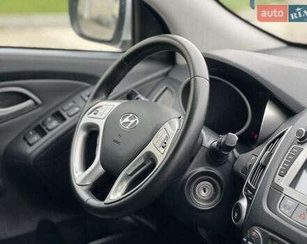 Серый Хендай их35, объемом двигателя 2 л и пробегом 240 тыс. км за 11500 $, фото 26 на Automoto.ua