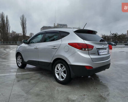 Серый Хендай их35, объемом двигателя 2 л и пробегом 174 тыс. км за 13990 $, фото 3 на Automoto.ua