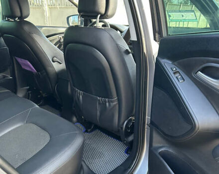 Серый Хендай их35, объемом двигателя 2 л и пробегом 237 тыс. км за 10900 $, фото 10 на Automoto.ua