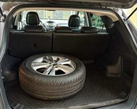 Серый Хендай их35, объемом двигателя 2 л и пробегом 190 тыс. км за 12500 $, фото 25 на Automoto.ua