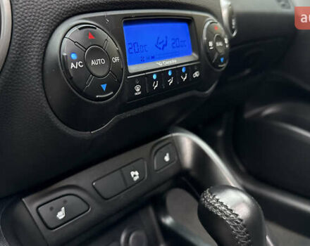 Серый Хендай их35, объемом двигателя 2 л и пробегом 245 тыс. км за 13500 $, фото 23 на Automoto.ua