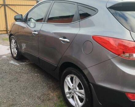 Серый Хендай их35, объемом двигателя 2 л и пробегом 102 тыс. км за 11000 $, фото 4 на Automoto.ua
