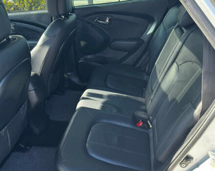 Серый Хендай их35, объемом двигателя 2 л и пробегом 229 тыс. км за 13500 $, фото 14 на Automoto.ua