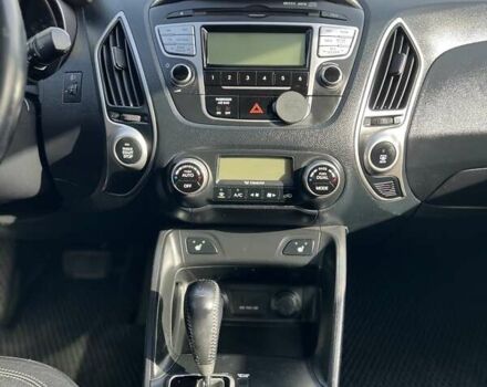Серый Хендай их35, объемом двигателя 2.4 л и пробегом 220 тыс. км за 11750 $, фото 33 на Automoto.ua